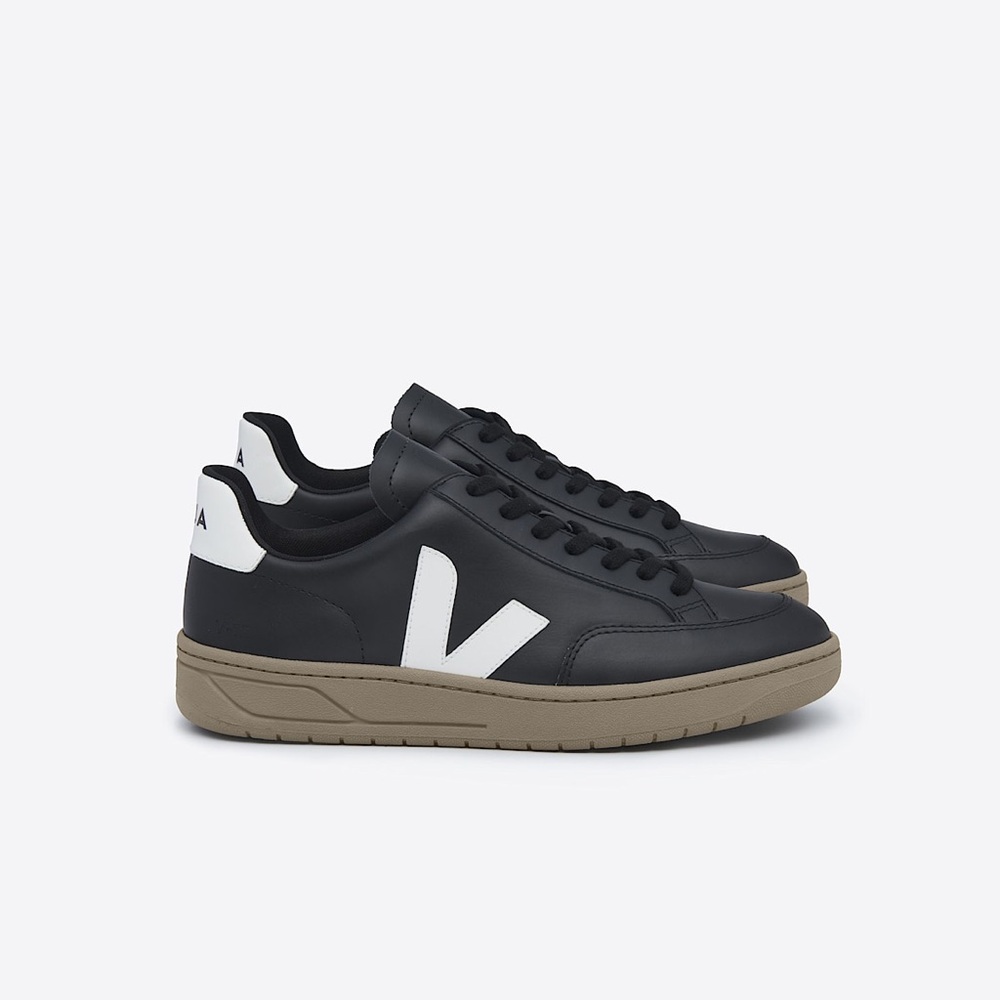 Veja- V-12 LEATHER BLACK DUNE